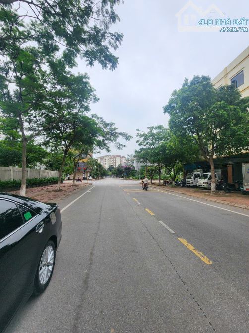 Bán đất BT Chu Văn An . dt 264m . mt 12m . hướng TN . giá 26 tỷ