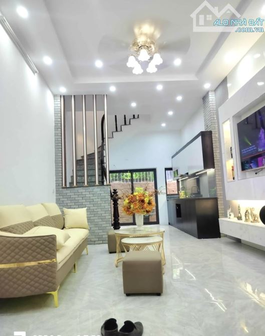 Ngõ Minh Khai- 5 tầng ở ngay, gần oto-36m- Hơn 7 tỷ