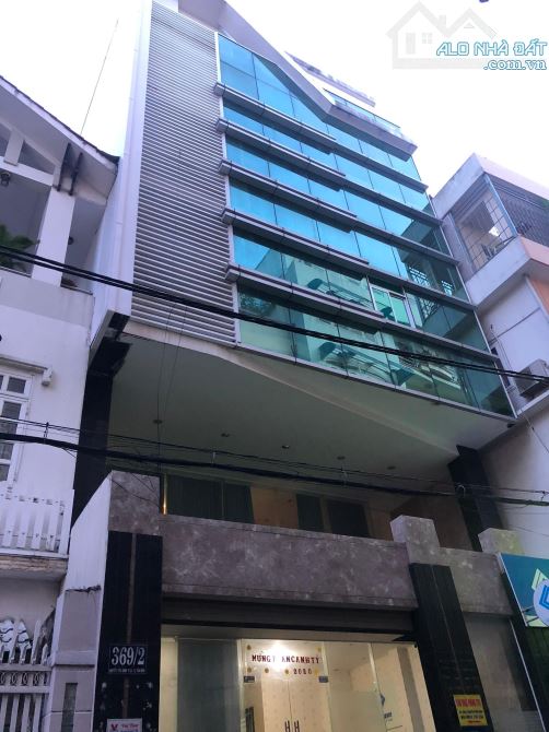 Siêu giữ tiền khu sân bay. Tòa nhà (7x30m) Hầm + 5 tầng thang máy. Dòng tiền 2,5 tỷ/năm