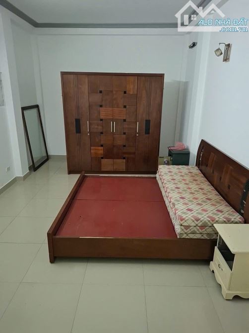 Cần bán nhanh nhà Nguyễn Xiển 60m 5 tầng ngõ thông tương lai