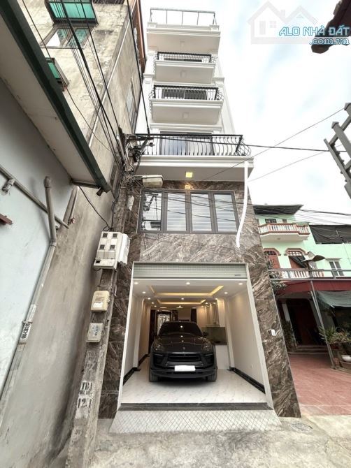PHÚC LỢI - LONG BIÊN . Hưởng trọn tiện ích VinHomes . Gara ô tô . Thang máy chỉ 11 tỷ CTL