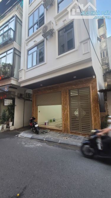BÁN NHÀ TRẦN QUÝ CÁP ĐỐNG ĐA 55m 6T Mt 5.5m GIÁ 19.6 TỶ THANG MÁY LÔ GÓC Ô TÔ KINH DOANH.