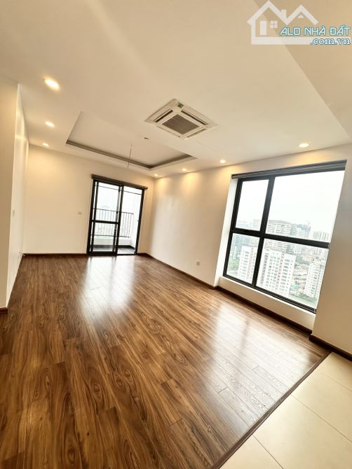 Bán căn hộ chung cư Golden Palm Lê Văn Lương căn góc 82m 2pn 2vs ban công ĐN thoáng mát