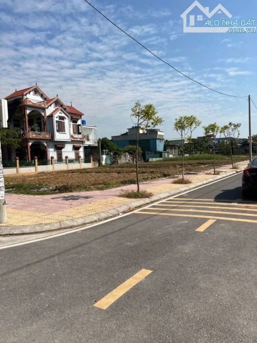 Dt 140 M lô áp góc 2 mặt tiền Đông Quý Tiền Hải