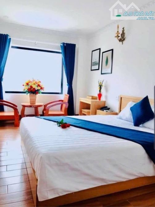 Bán khách sạn 9 tầng mặt tiền đường lớn trung tâm Biển Quy Nhơn dt sổ đỏ 238m n6,5m giấy t
