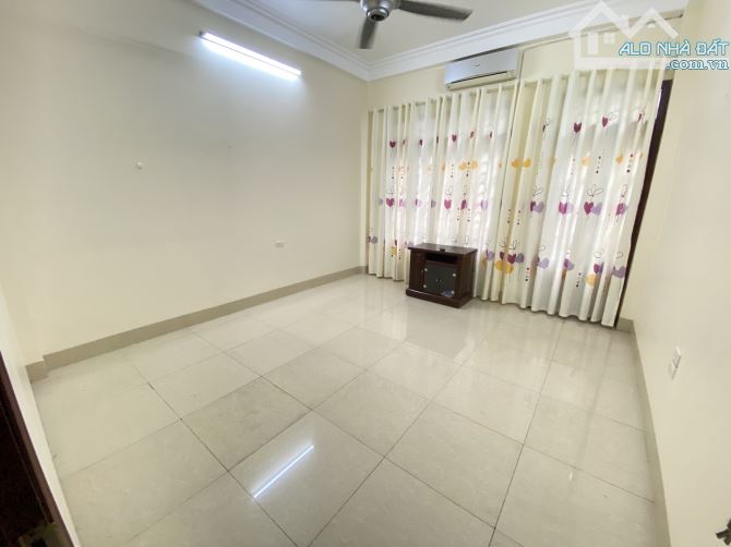 Cho thuê nhà Lê Quang Đạo – Từ Liêm DT 50m x 5 tầng, phân lô ôtô đỗ giá 16tr/th