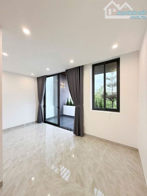 NHÀ 3 TẦNG KIÊN CỐ – FULL NỘI THẤT MỚI 100% – CHỈ CẦN XÁCH VALI VÀO Ở