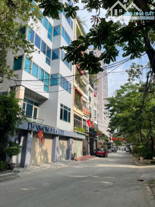 NHÀ ĐẸP TÂY HỒ VỈA HÈ Ô TÔ TRÁNH - FULL THỔ CƯ SỔ ĐỎ VUÔNG NỞ HẬU  - TIỆN ÍCH NGẬP TRÀN -