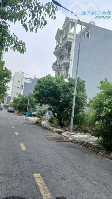 Bán 2 lô đất - Khu phân lô đường 12m - Hà Huy Giáp - 64m2 - Giá 3,9 tỷ