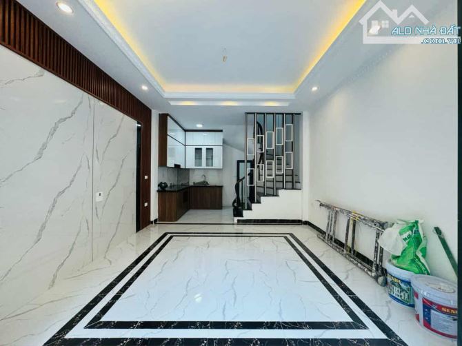 Bán nhà Lĩnh Nam, Tây Trà, 45m2 x 5 tầng, ô tô 20m, Giá: 6,45 tỷ( ctl)