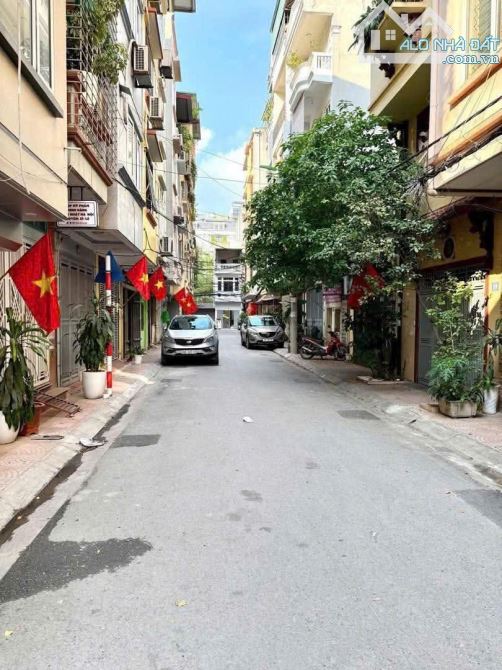BÁN NHÀ HOÀNG QUỐC VIỆT 66m2 × MT 4,5m. PHÂN LÔ + GARA Ô TÔ + 2 Ô TÔ TRÁNH + VĂN PHÒNG