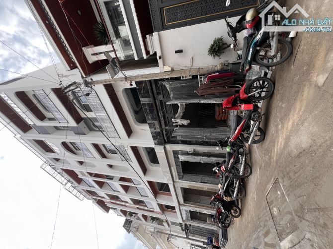 🧲🔴 NHÀ cấp 4 tiện XÂY  mới– 52m² – GIÁ 3,75 TỶ – XE HƠI NGỦ TRONG NHÀ – khu phân lô đồng