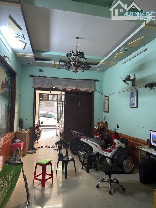 BÁN NHÀ QUẬN 12 - MẶT TIỀN ĐƯỜNG KINH DOANH - 92M2 - 3 TẦNG - 5PN - HƠN 7 TY