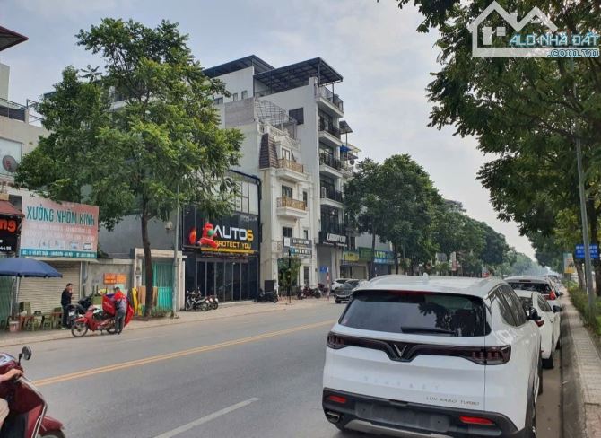 Bán nhà mặt đường kinh doanh Việt Hưng - Long biên