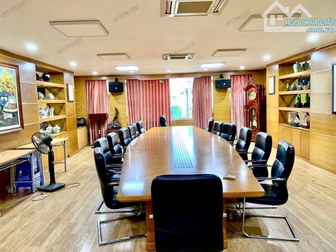 BÁN NHÀ HOÀNG QUỐC VIỆT 70m2 × MT 5m. PHÂN LÔ + GARA Ô TÔ + 2 Ô TÔ TRÁNH + VĂN PHÒNG