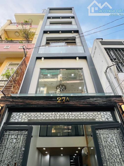 Bán nhà HXH Cách Mạng Tháng Tám, P 11, Q 3 Giá 8 TỶ 9. DT 36 m2 5 Tầng ( có thang máy)