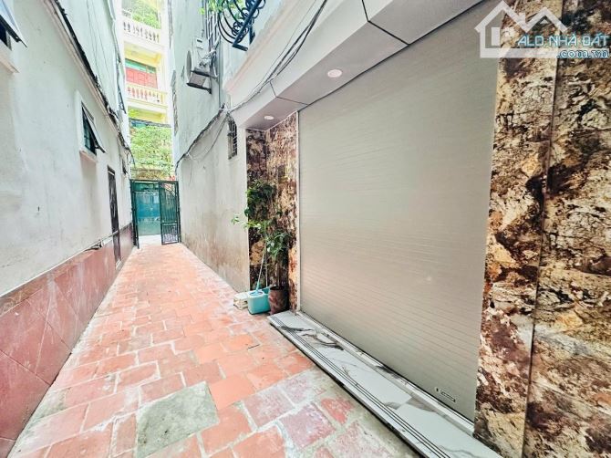 Bán nhà mới tại ngõ 79 Phố Cầu Giấy 30m2 tặng full nội thất