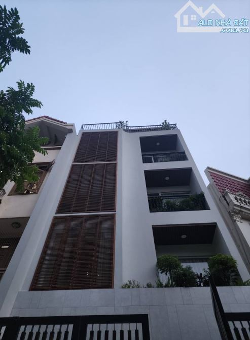 Bán căn nhà vườn siêu đẹp KĐT Việt Hưng - 120m2 x 5 tầng thang máy - MT 6m - Ở sướng