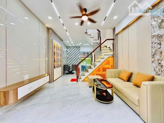 NHÀ ĐẸP 3 TẦNG - FULL NỘI THẤT - TRUNG TÂM GÒ VẤP – SÁT CÔNG VIÊN LÀNG HOA