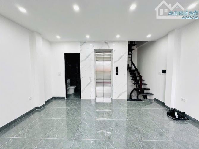 Siêu rẻ Thịnh Quang 20m ra ô tô 6 tầng thang máy mới tinh 45m2 thông tứ phía ở, làm VP