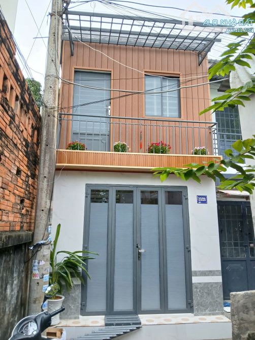 BÁN NHÀ LẦU HOÀN CÔNG - CẶP VÁCH UBND NK - KẾ BÊN CV & VINCOM HÙNG VƯƠNG