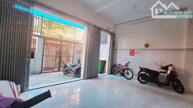 CĂN HỘ DỊCH VỤ - 4 TẦNG -11 PHÒNG - DT 5,8 X 18,8M, GIÁP QUẬN 5, CHỈ 8,8 TỶ