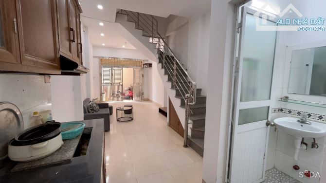 Bán nhà Mỹ Đình Giá Rẻ. Khu vực nhiều chung chư mini. Gần chợ dân sinh