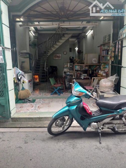 nhà ba tầng đường hoàng văn thụ tân bình