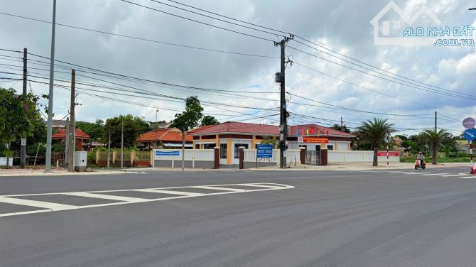 NGỘP BÁN LÔ GÓC HỒ TRÀM 60 MÉT MẶT TIỀN