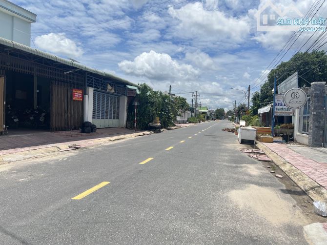 Cần bán nhà 1 trệt 1 lầu Phường Hiệp Ninh, Tây Ninh ( sát bên CHỢ & Trường học )