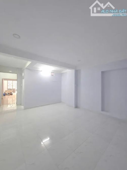 🏠 Bán nhà Cách Mạng Tháng Tám – 64m² – 3 tầng – 10.6 tỷ – Hẻm xe hơi, trung tâm Q10