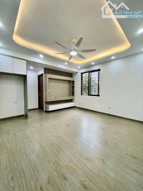 CHUNG CƯ CẦU GIẤY DT 75M 3 NGỦ 2 WC NHÀ ĐẸP GIÁ 6,15 TỶ