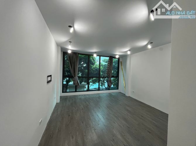 Cho thuê văn phòng Mỗ Lao, diện tích 50 m2/tầng, có thang máy, đã ngăn 2 phòng làm việc