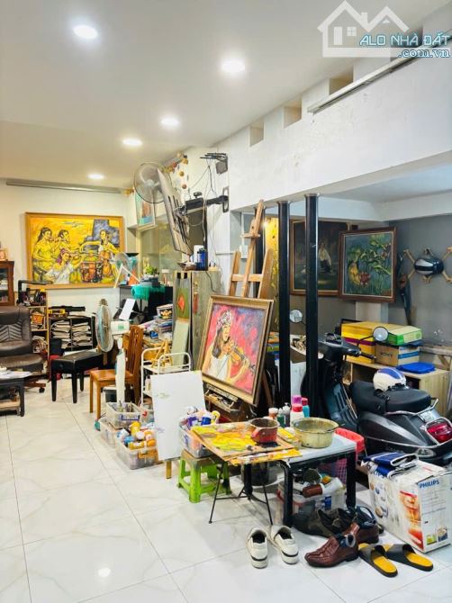 Quá rẻ chỉ "92tr/m2" - Bán nhanh villa 3 tầng 85m2 - Ngang hiếm 10m - P.15 giáp Hàng Xanh