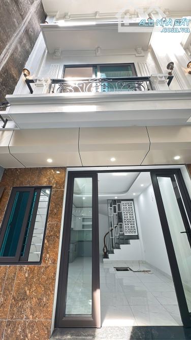 Thúy Lĩnh 30m x 6 Tầng Thang Máy Lô Góc Ô Tô Đỗ Cổng Nhà Mới Đẹp 5.75 Tỷ.