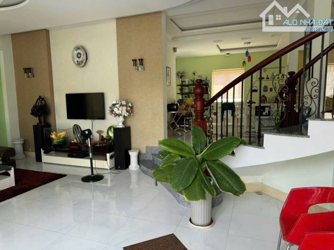 🌿 BÁN NHÀ VƯỜN ĐẸP GIỮA LÒNG NHA TRANG – CHỈ CÁCH 23/10 VỎN VẸN 500M 🌿