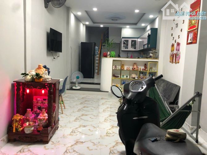 TÌM ĐÂU RA! Bán Nhà 4 Tầng Cực Đẹp Nguyễn Đình Chiểu, 30m2, Nhỉnh 5 Tỷ TL