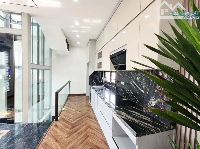 BÁN NHÀ NGÕ 640 NGUYỄN VĂN CỪ –44m2, 6 Tầng , MT 8m, giá chỉ nhỉnh 11 tỷ.