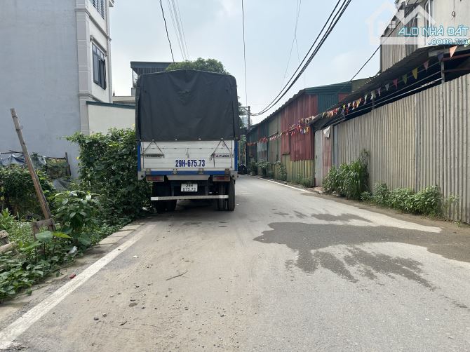 BÁN NHÀ DÂN XÂY 4 tầng x35m2 , oto , sát kdt hinode , gần trường học , hoài đức