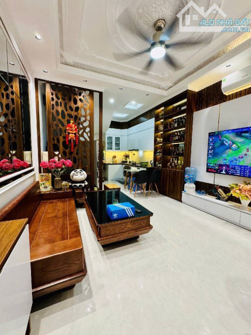 NHÀ PHỐ YÊN HOÀ -QUẬN CẦU GIẤY---TẶNG NỘI THẤT -30 m2-5 TẦNG-MẶT TIỀN 3.8