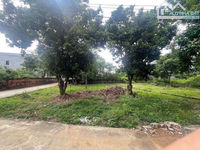 Bán lô góc DT 262m2. Sổ đỏ pháp lý rõ ràng. Giá rẻ hơn thị trường