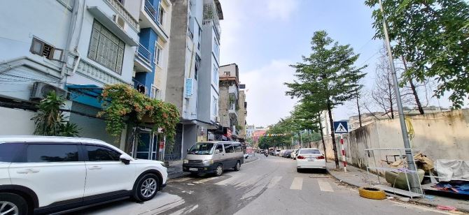 Nhà 5 tầng gara ô tô nội thất đẹp kinh doanh 52m MT6m giá 19.3 tỷ