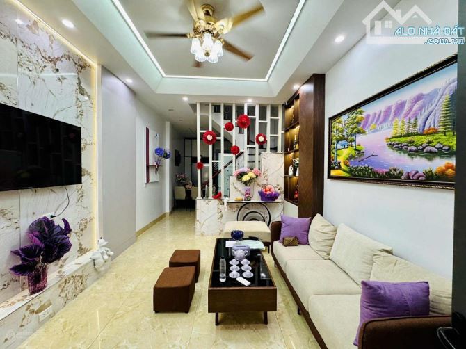 SIÊU HIẾM ! NHÀ ĐẸP, DÂN XÂY VĨNH HƯNG, 4 NGỦ, FULL NỘI THẤT,40M X 5 TẦNG CHỈ 7.15 TỶ