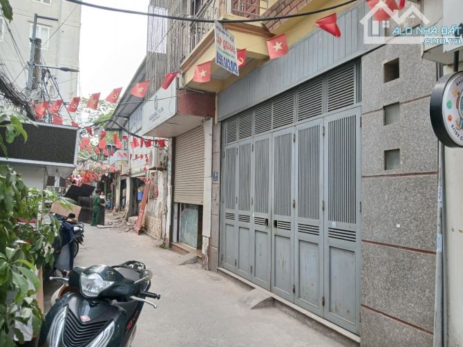 Chùa Láng ô tô 7 chỗ vào nhà kinh doanh sầm uất 49m*4T*4.3mMT giá 14.8 tỷ