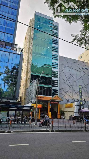 Bán Building góc 2 mặt tiền Nguyễn Trãi Q1 14 x 30m cho thuê 1tỷ / tháng giá 450 tỷ
