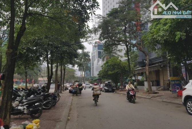 Bán Nhà Liền kề Hoàng Quốc Việt, Cầu Giấy. DT 82m2 x 6 Ngủ, MT 4,9m - Vỉa hè, Ôtô tránh