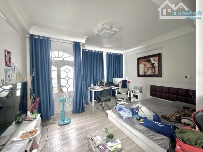 PHÚ NHUẬN . HẺM 4M.  5 TẦNG BTCT - 53M2 (4×13) 3PN LỚN. 4WC.
