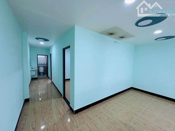 Cô 8 gửi bán căn nhà 1 triệt 1 lững. Gần chợ Thới Tứ- Hóc Môn giá 810tr.SHR