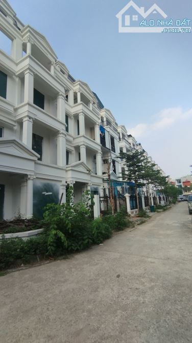 Biệt thự TIG Đại Mỗ, KĐT Green House, 106m2, 4 tầng, giá 21.1 tỷ, mặt tiền 6m.