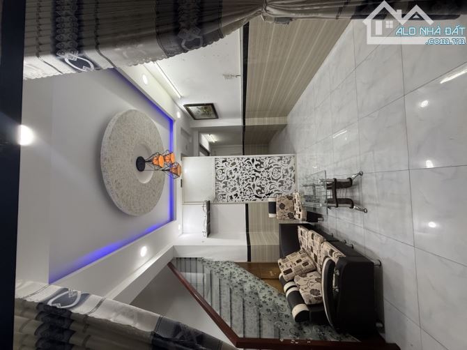 Nhà 2 tầng 2 phòng ngủ 4x10m mới đẹp nhà trống đường Quang Trung Phường Thông Tây Hội